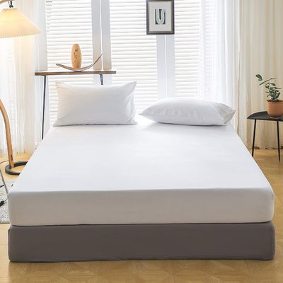 La feuille en microfibre de taille complète avec un nombre de fils de 200TC et des poches profondes pour le matelas