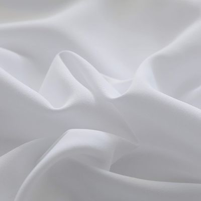La feuille en microfibre de taille complète avec un nombre de fils de 200TC et des poches profondes pour le matelas
