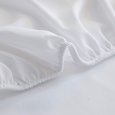 La feuille en microfibre de taille complète avec un nombre de fils de 200TC et des poches profondes pour le matelas