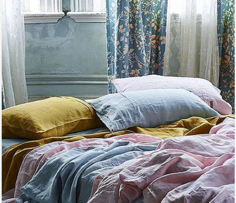 Les draps de lin pur et lavé sont adaptés et peuvent être personnalisés.