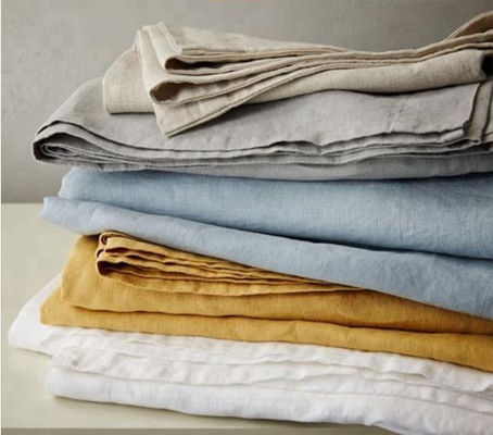 Les draps de lin pur et lavé sont adaptés et peuvent être personnalisés.