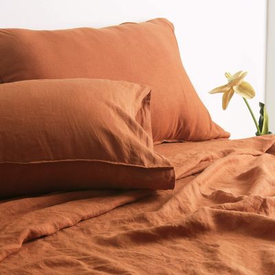 Créez une chambre confortable avec notre ensemble de draps de lin 100% français pour toutes les saisons