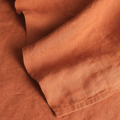 Créez une chambre confortable avec notre ensemble de draps de lin 100% français pour toutes les saisons